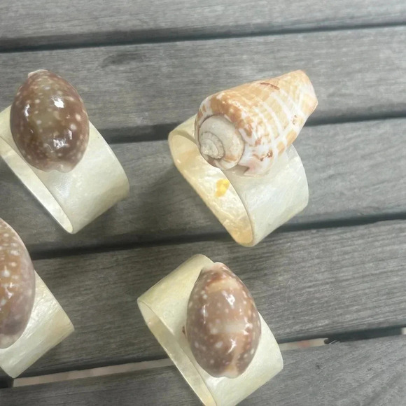 Vintage 1960s Capiz Shell Napkin Rings with Shells Set of 5 - Picture 5 of 8